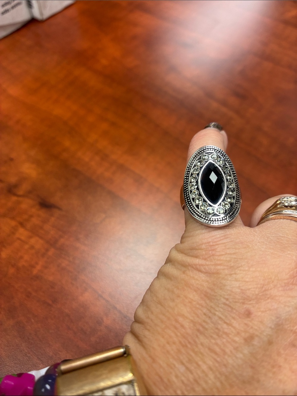 1970’s Paparazzi Costume Women’s Silver-Tone Black Stone Oval Ring